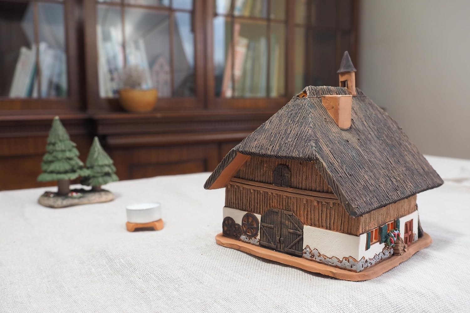 Ceramic Miniature House Cuckoo Clock House in Black Forest, Germany, Tealight Candle Holder Room Decoration Handcrafted Collectible Miniature Aroma Light House C298