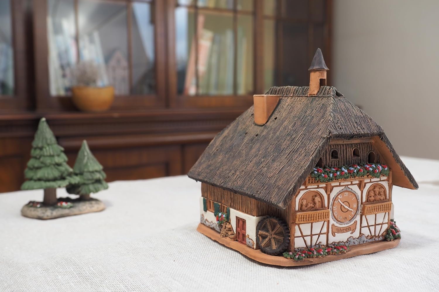 Ceramic Miniature House Cuckoo Clock House in Black Forest, Germany, Tealight Candle Holder Room Decoration Handcrafted Collectible Miniature Aroma Light House C298